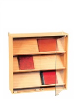 Вітрина настінна зі скляними дверцятами