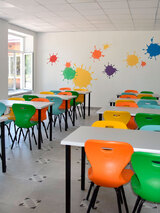 Стілець пластиковий "Феліса"  Х-подібний каркас